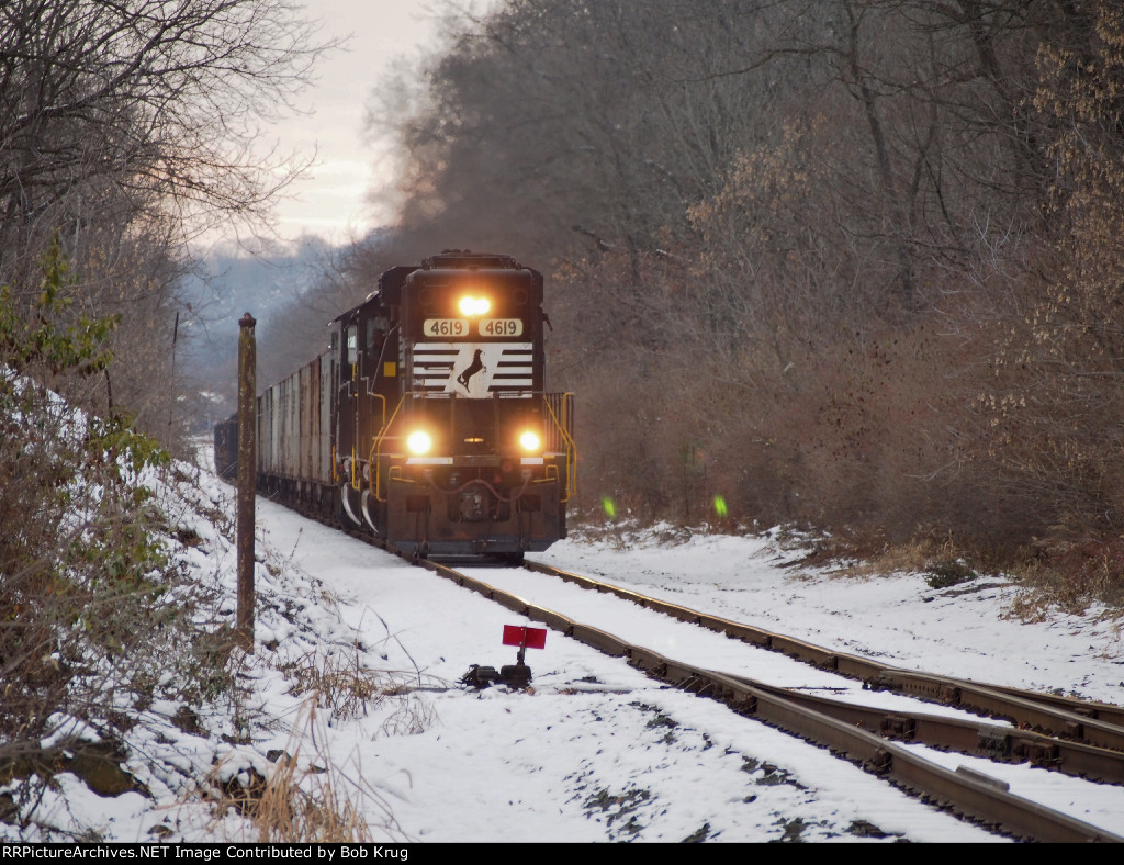 Eastbound coal extra hauls 31 loads up the grade to Tadmor